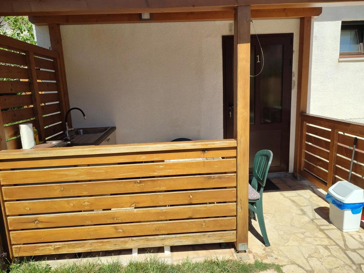 Guesthouse Suzy Pula Buitenkant foto
