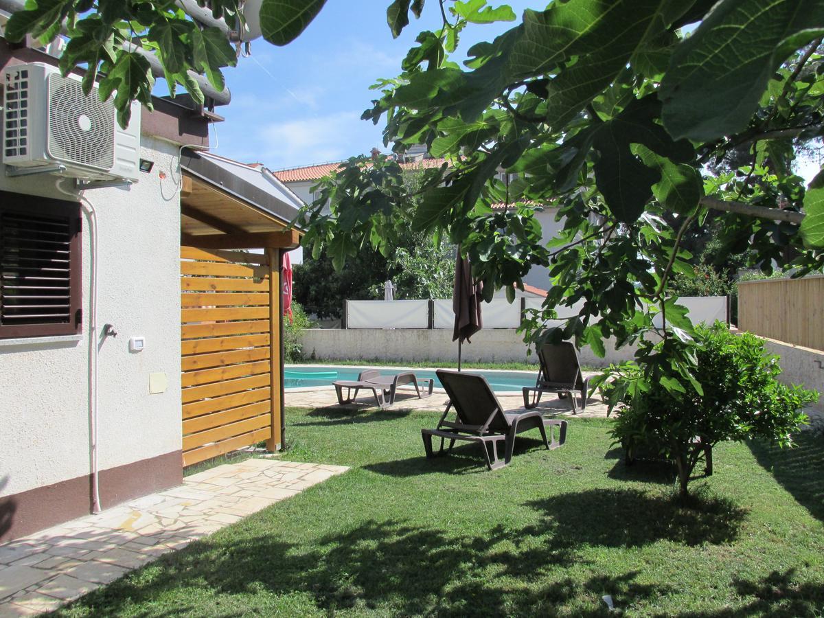 Guesthouse Suzy Pula Buitenkant foto