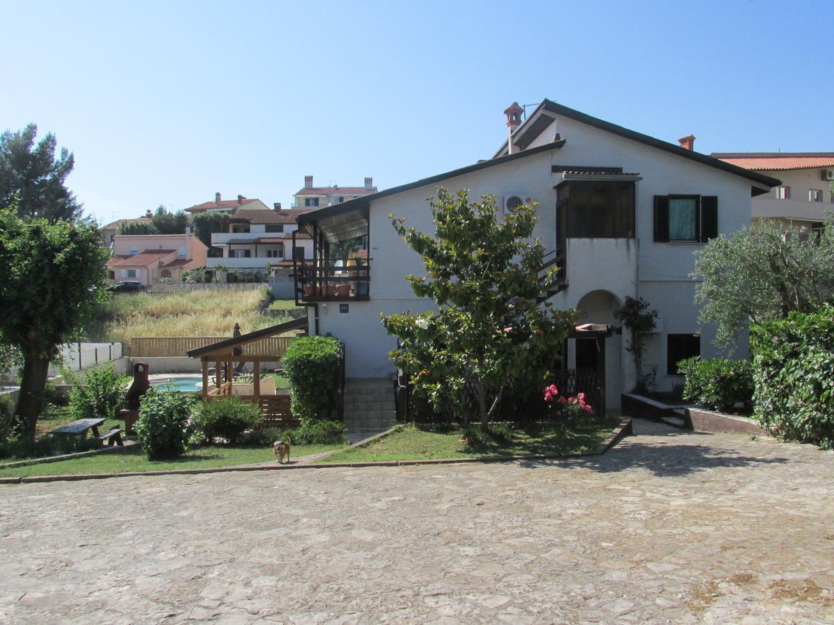 Guesthouse Suzy Pula Buitenkant foto